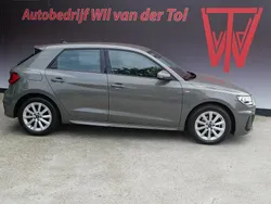 Grijs, metallic lak Gebruikt 2024 Audi A1 Sportback S-Line Hatchback | € 28.490 (Eerlijke prijs)