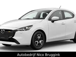 Wit Gebruikt 2024 Mazda 2 Center-Line Hatchback | € 21.950 (Eerlijke prijs)