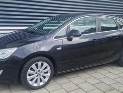 Zwart Gebruikt 2012 Opel Astra Sport Hatchback | € 5.999 (Eerlijke prijs)