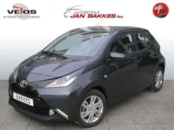 Grijs, metallic lak Gebruikt 2019 Toyota Aygo X-wave Hatchback | € 13.750 (Duur)