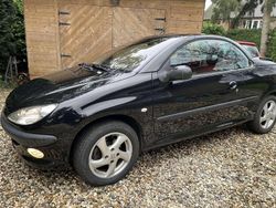 Zwart Gebruikt 2002 Peugeot 206 Cabriolet | € 4.500