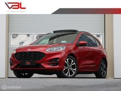 Rood, metallic lak Gebruikt 2020 Ford Kuga ST-Line X SUV | € 24.740 (Iets duurder)