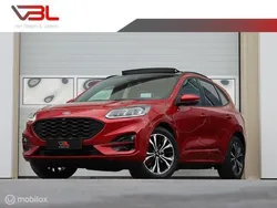 Rood, metallic lak Gebruikt 2020 Ford Kuga ST-Line X SUV | € 24.740 (Iets duurder)