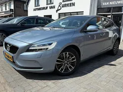 Blauw Gebruikt 2016 Volvo V40 Momentum Stationwagen | € 15.950 (Eerlijke prijs)