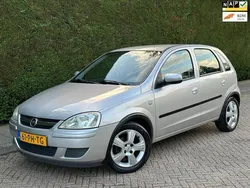 Grijs Gebruikt 2004 Opel Corsa Hatchback | € 2.500 (Iets duurder)