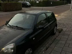 Groen Gebruikt 2004 Renault Clio II Luxe Hatchback | € 1.200 (Goede deal)