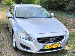 Zilver Gebruikt 2012 Volvo V60 Momentum Stationwagen | € 6.000 (Goede deal)