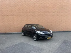 Zwart Gebruikt 2011 Peugeot 206+ Hatchback | € 2.595 (Eerlijke prijs)