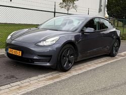 Grijs Gebruikt 2024 Tesla Model 3 Standard Range Sedan | € 29.995 (Super prijs)