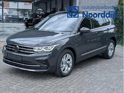 Grijs Gebruikt 2023 VW Tiguan Elegance SUV | € 39.950 (Eerlijke prijs)