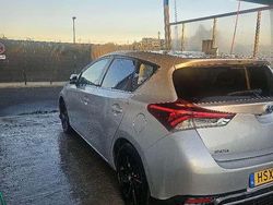 Gebruikt 2016 Toyota Auris Hybrid Life Sedan | € 15.000 (Goede deal)