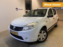 Wit, andere lak Gebruikt 2009 Dacia Sandero Ambiance Hatchback | € 1.595 (Eerlijke prijs)