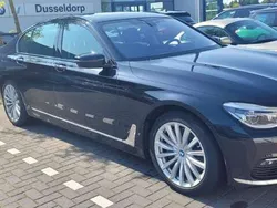 Zwart Gebruikt 2017 BMW 750 Sedan | € 36.900 (Eerlijke prijs)