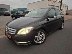 Zwart (metallic) Gebruikt 2014 Mercedes B180 Ambition MPV | € 10.950 (Goede deal)