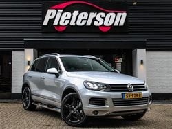 Grijs, metallic lak Gebruikt 2013 VW Touareg R-line SUV | € 19.950 (Super prijs)