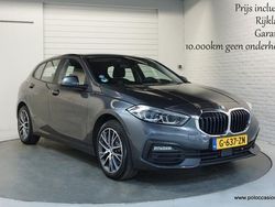 Grijs, metallic lak Gebruikt 2020 BMW 118 Comfort Edition Hatchback | € 19.200 (Eerlijke prijs)