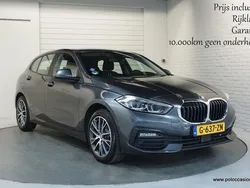 Grijs, metallic lak Gebruikt 2020 BMW 118 Comfort Edition Hatchback | € 19.600 (Eerlijke prijs)