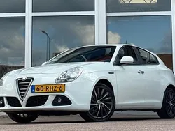 Wit Gebruikt 2011 Alfa Romeo Giulietta Distinctive Hatchback | € 4.944 (Eerlijke prijs)