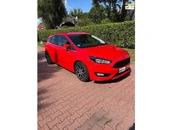 Rood Gebruikt 2016 Ford Focus ST-Line Hatchback | € 6.750 (Eerlijke prijs)