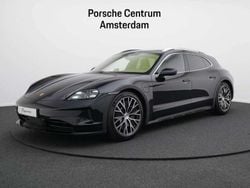 Diepzwart metallic Gebruikt 2024 Porsche Taycan Cross Turismo Sedan | € 119.950