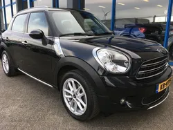 Zwart, metallic lak Gebruikt 2016 Mini Cooper Countryman Pepper SUV | € 13.900 (Eerlijke prijs)