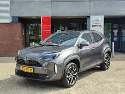 Grijs, metallic lak Gebruikt 2023 Toyota Yaris Cross Style SUV | € 28.740 (Goede deal)
