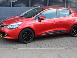 Rood Gebruikt 2015 Renault Clio IV Night&Day Hatchback | € 5.949 (Eerlijke prijs)