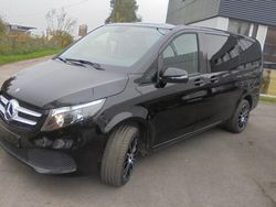 Zwart Gebruikt 2022 Mercedes V220 MPV | € 51.500 (Eerlijke prijs)
