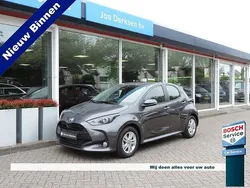 Grijs, metallic lak Nieuw 2025 Toyota Yaris Active Hatchback | € 27.480 (Eerlijke prijs)