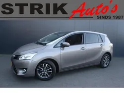 Bruin, metallic lak Gebruikt 2015 Toyota Verso MPV | € 5.989