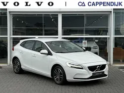 Wit, metallic lak Gebruikt 2019 Volvo V40 Stationwagen | € 19.850 (Eerlijke prijs)
