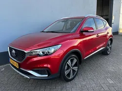 Rood Gebruikt 2019 MG ZS Luxury Sedan | € 11.950 (Eerlijke prijs)