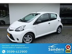 Wit Gebruikt 2013 Toyota Aygo Hatchback | € 4.295 (Eerlijke prijs)