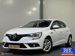 Wit Gebruikt 2019 Renault Mégane IV Zen Hatchback | € 14.945 (Eerlijke prijs)