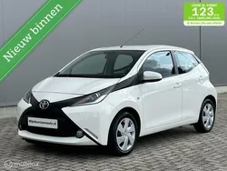 Wit Gebruikt 2018 Toyota Aygo Play Hatchback | € 7.495 (Goede deal)