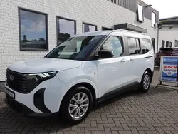 Wit Gebruikt 2024 Ford Tourneo Courier Titanium MPV | € 29.950