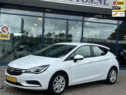 Wit Gebruikt 2016 Opel Astra Edition Hatchback | € 11.449 (Eerlijke prijs)