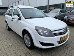 Wit Gebruikt 2011 Opel Astra Edition Van | € 1.450