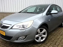 Grijs Gebruikt 2012 Opel Astra Selection Hatchback | € 5.795 (Eerlijke prijs)