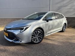 Grijs Gebruikt 2024 Toyota Corolla Hybrid Stationwagen | € 29.980 (Eerlijke prijs)