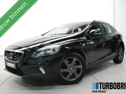 Zwart Gebruikt 2013 Volvo V40 CC Summum Stationwagen | € 10.895 (Eerlijke prijs)