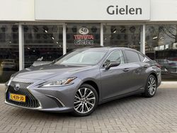 Grijs Gebruikt 2021 Lexus ES300H Business Edition Sedan | € 35.900 (Goede deal)
