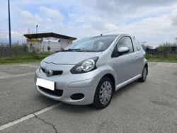 Zilver Gebruikt 2012 Toyota Aygo Hatchback | € 2.500 (Goede deal)