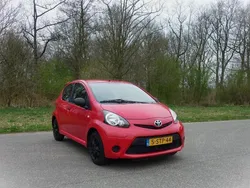 Rood Gebruikt 2013 Toyota Aygo Hatchback | € 4.950 (Eerlijke prijs)