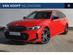 Rood, metallic lak Gebruikt 2023 BMW 320 M Sport Stationwagen | € 42.450 (Iets duurder)