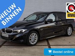 Zwart Gebruikt 2022 BMW 320e Executive Stationwagen | € 29.950 (Goede deal)
