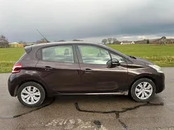 Rood Gebruikt 2012 Peugeot 208 Active Hatchback | € 3.450 (Eerlijke prijs)