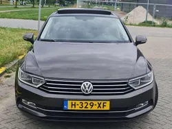 Bruin Gebruikt 2015 VW Passat Highline Sedan | € 10.449 (Goede deal)