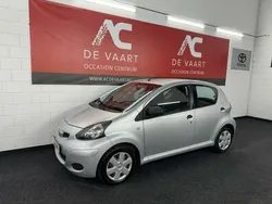 Grijs Gebruikt 2010 Toyota Aygo Comfort Hatchback | € 2.699 (Eerlijke prijs)