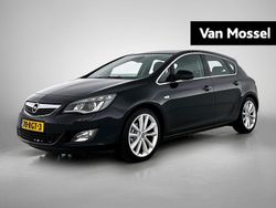 Zwart Gebruikt 2011 Opel Astra Sport Hatchback | € 9.900 (Duur)